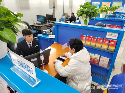 助力自貿(mào)試驗(yàn)區(qū)發(fā)展，烏魯木齊片區(qū)金融服務(wù)中心揭牌，提供貿(mào)易咨詢服務(wù)